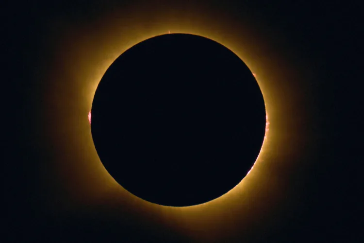 Spanish cities see total solar eclipse